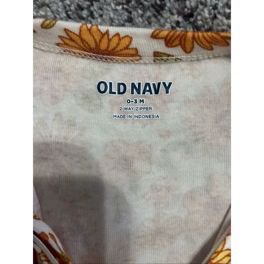 ❤️Old Navy 2Way Zip Floral Sleep & Play 0-3M